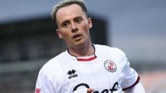Former Hibs striker McKirdy retires at 29